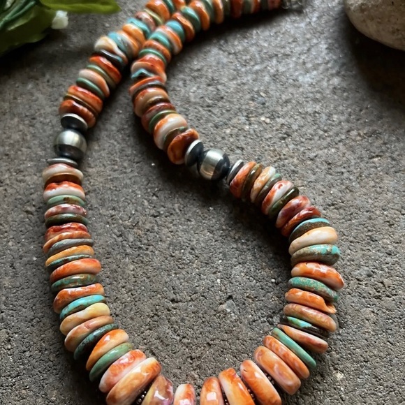 Sterling Silver Graduated Spiny Oyster Turquoise Bead Necklace 18 Inch - Picture 12 of 12